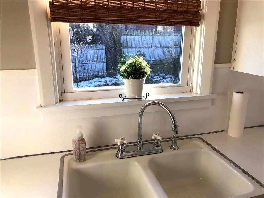 73 Overhill Road Providence, RI 02906 - Photo 9 of 14