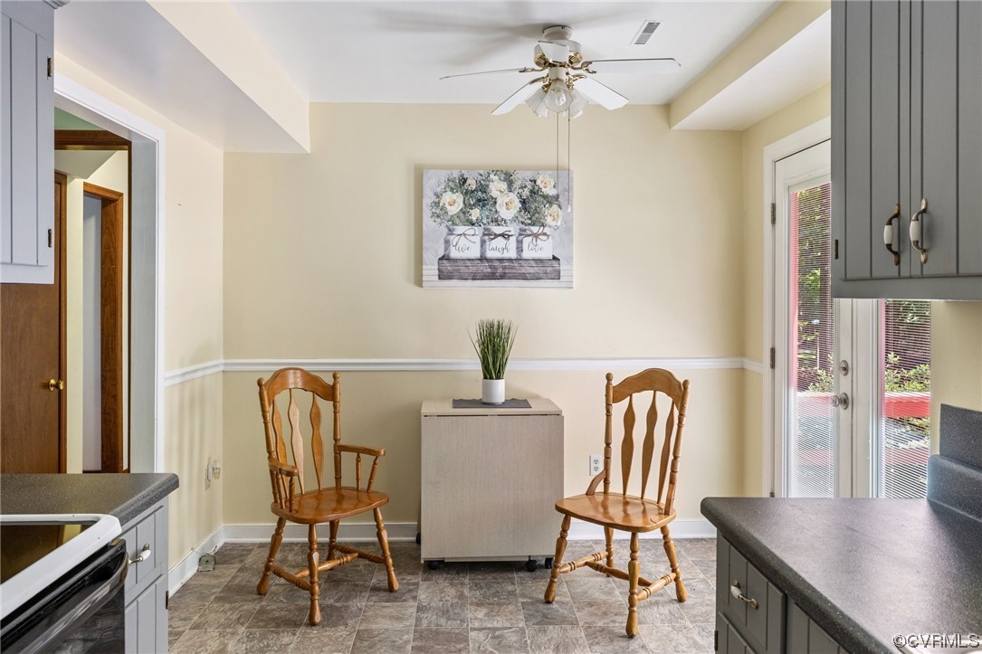 12441 Spring Run Road Chesterfield, VA 23832 - Photo 13 of 28 a dining room with furniture and window