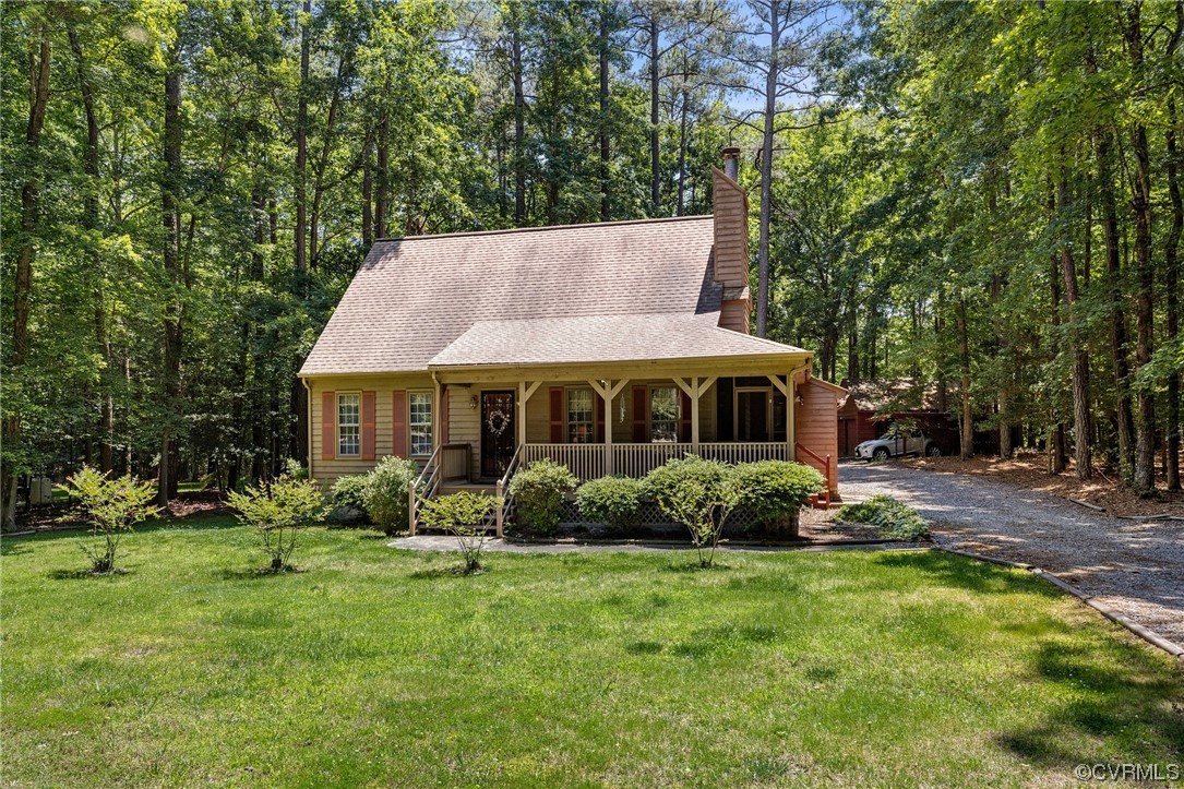 12441 Spring Run Road Chesterfield, VA 23832 - Photo 3 of 28 a front view of a house with garden