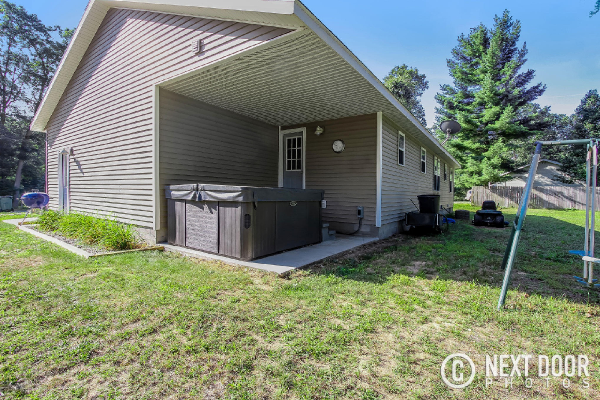 2741 Russell Road Muskegon, MI 49445 - Photo 9 of 30 2741-Russell-Rd_0110_blended