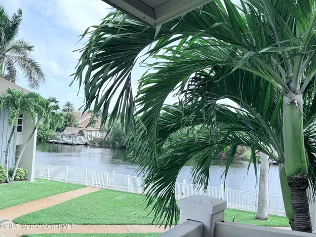 a view of outdoor space yard and porch