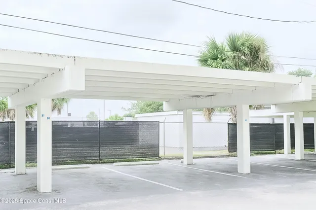 a view of a entrance gate of the house