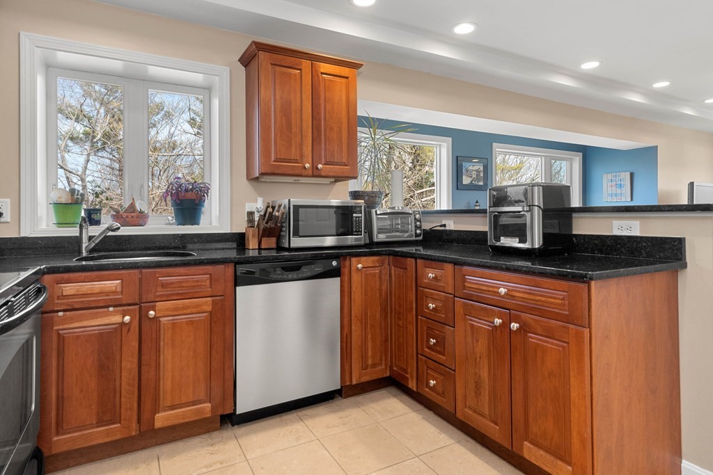 2 Duck Pond Road, Unit 135 Beverly, MA 01915 - Photo 3 of 17 Gallery Image 3
