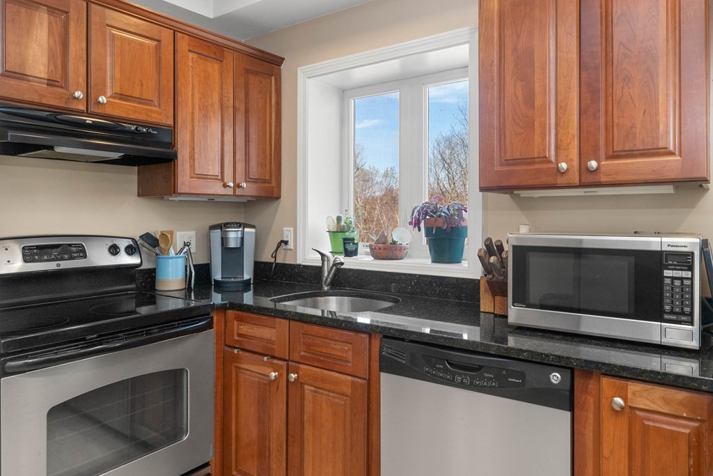 2 Duck Pond Road, Unit 135 Beverly, MA 01915 - Photo 5 of 17 Gallery Image 5