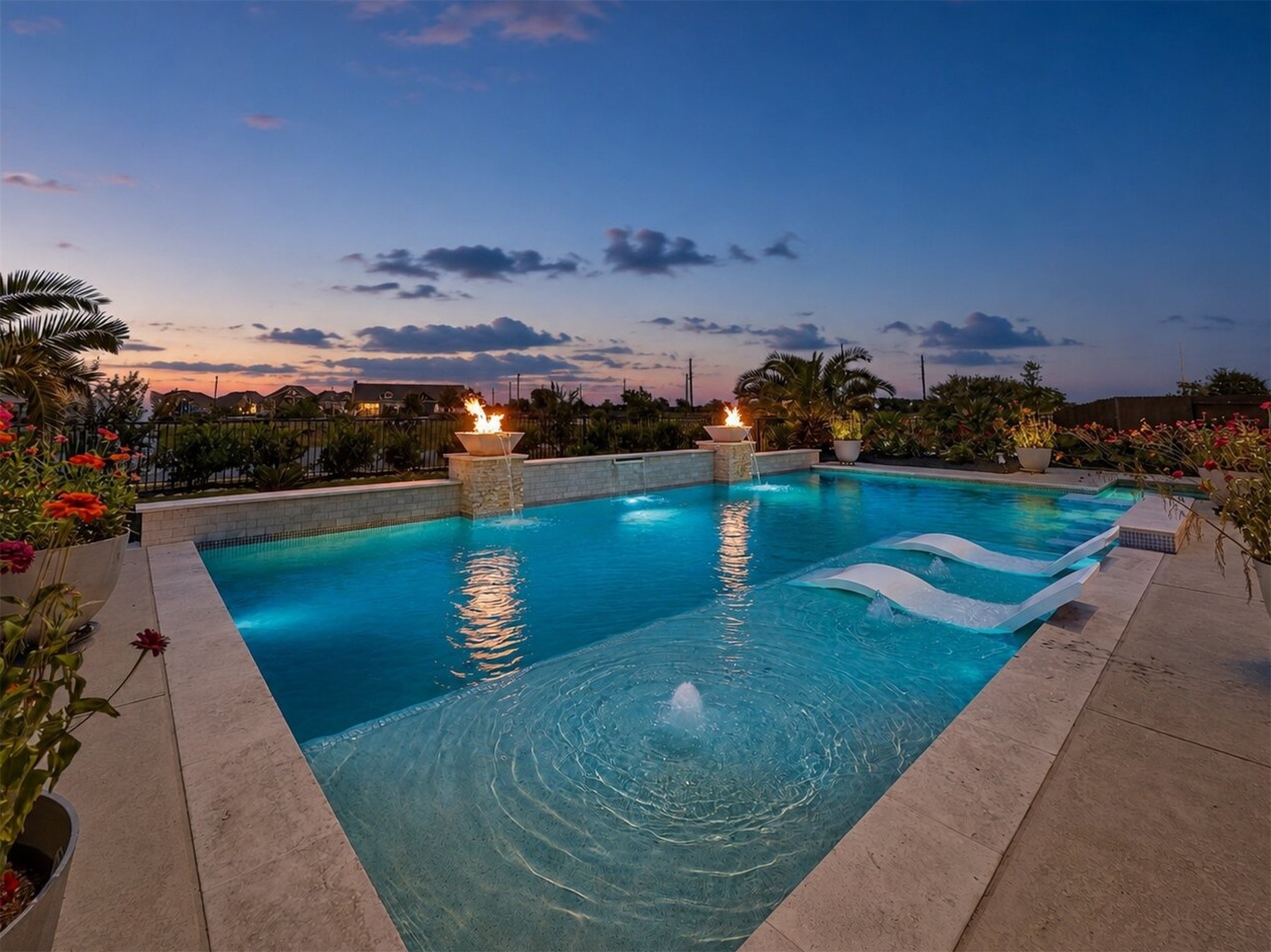4343 Martin Ridge Drive Manvel, TX 77578 - Photo 4 of 50 an outdoor view of garden with lots of buildings in the background