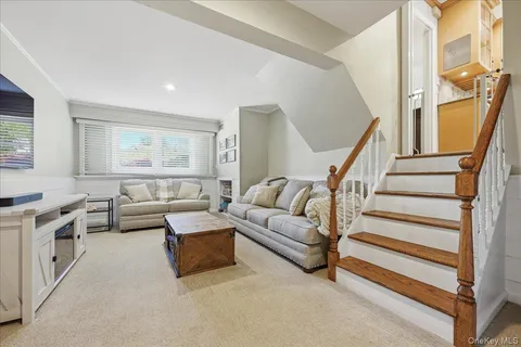 $1,385,000 | 33 Pell Terrace, Garden City, NY 11530