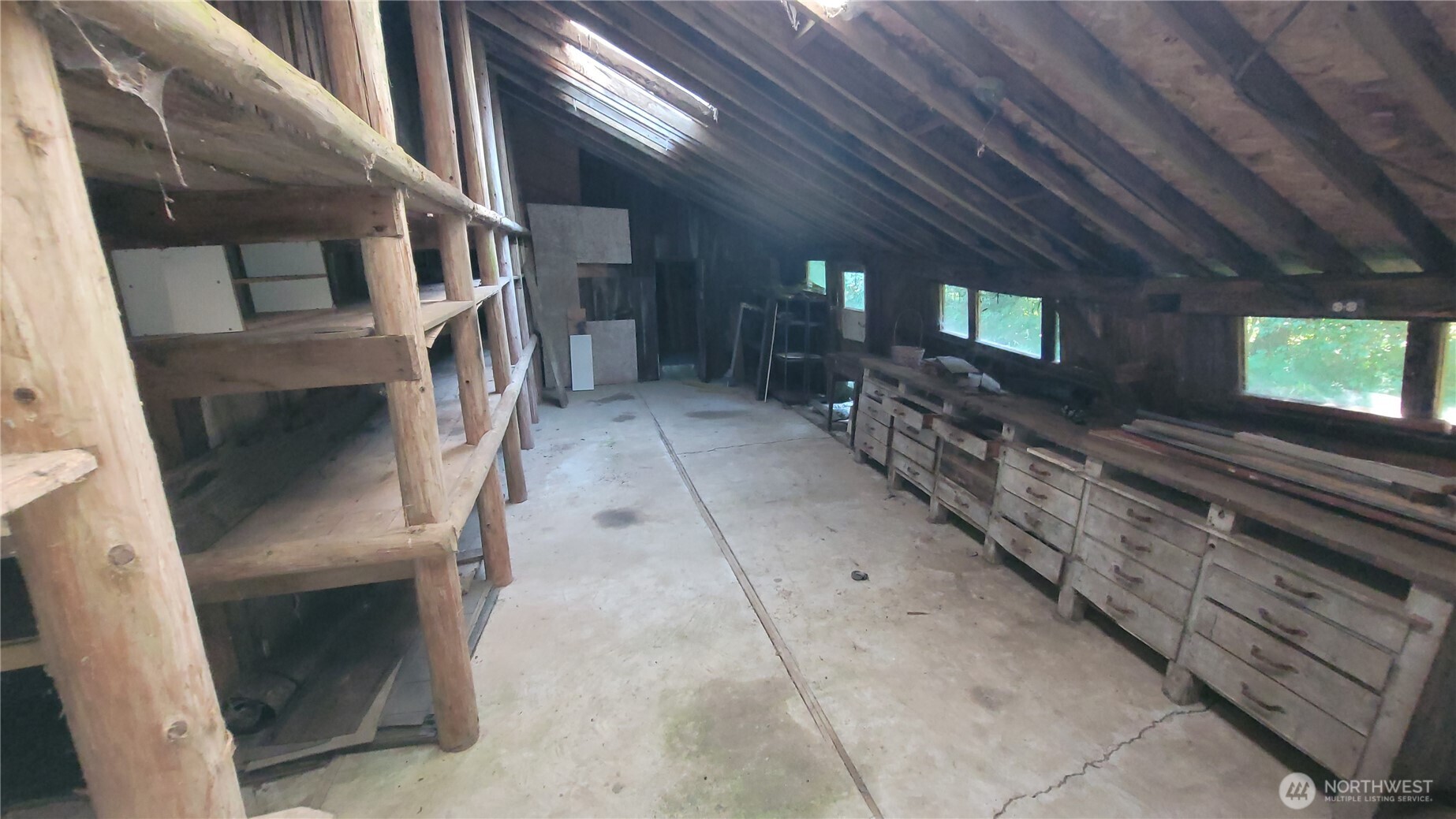 121 Bear Gulch Road Aberdeen, WA 98520 - Photo 14 of 18 a view of entryway and hall