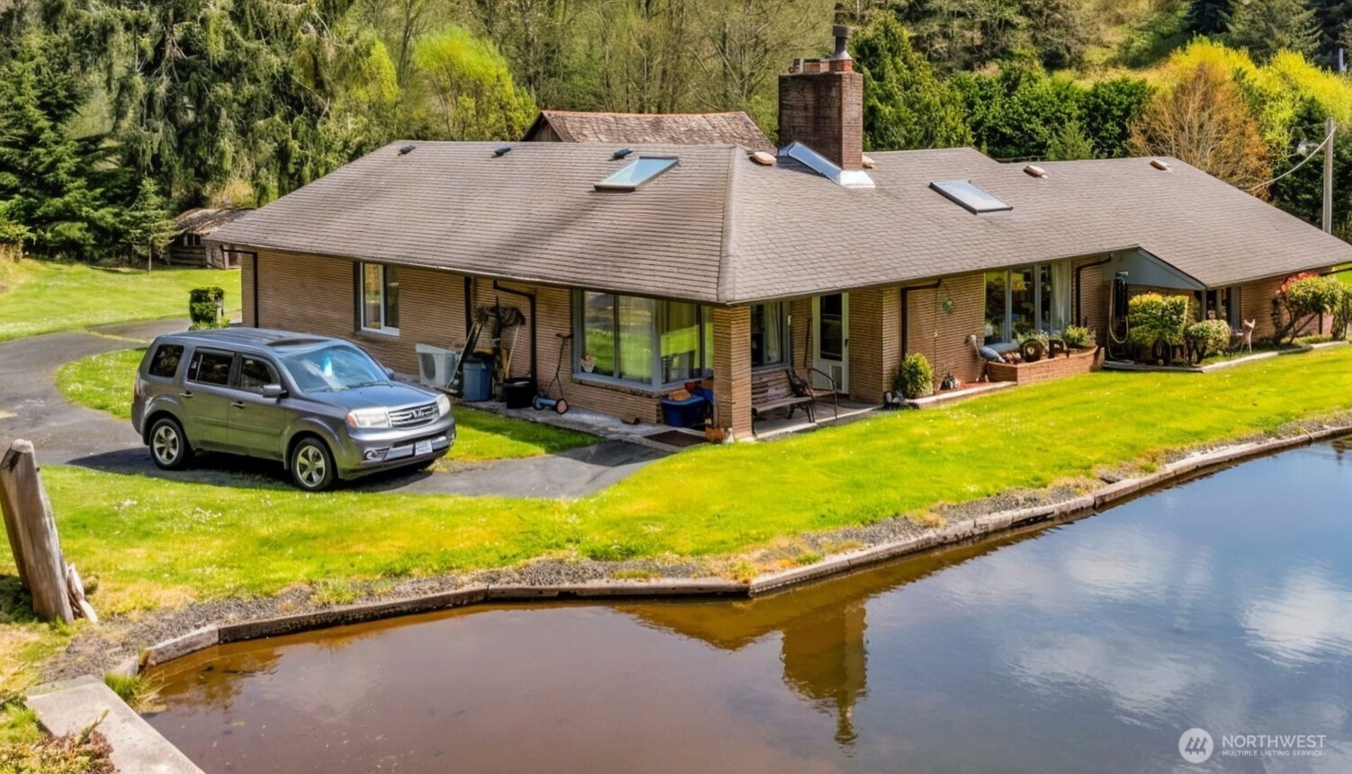 121 Bear Gulch Road Aberdeen, WA 98520 - Photo 9 of 18 a view of a house with swimming pool and a yard