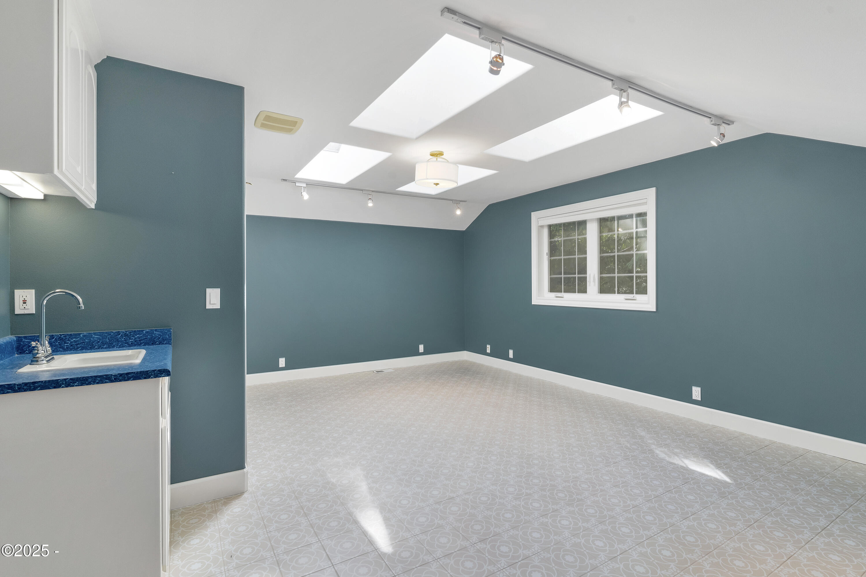 115 Gull Station Depoe Bay, OR 97341 - Photo 50 of 68 Lg Bonus room