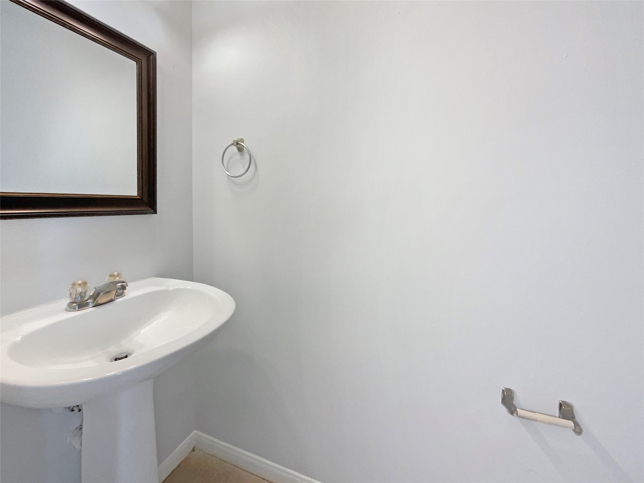 12111 Virline Lane Houston, TX 77067 - Photo 13 of 22 a bathroom with a sink and mirror