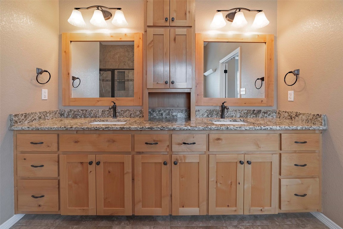 125 Walter Way Jarrell, TX 76537 - Photo 23 of 40 Full bath featuring a textured wall and double vanity