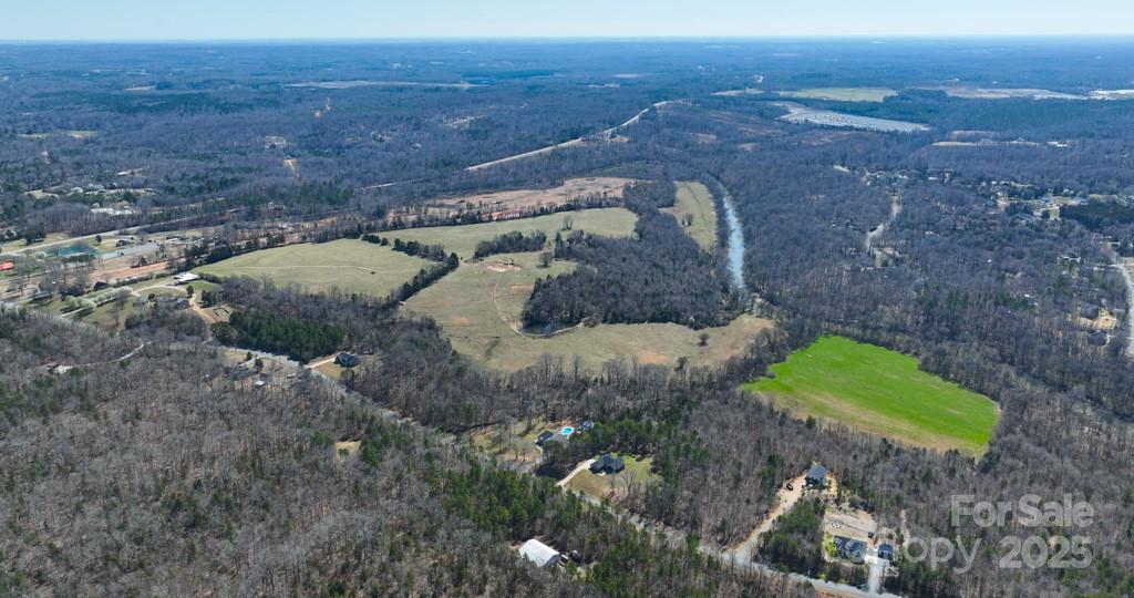 a view of a dry yard