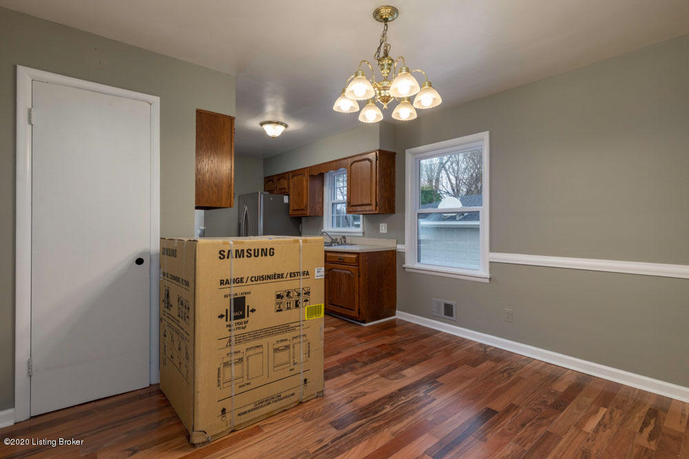 10707 Deering Road Louisville, KY 40272 - Photo 11 of 49 Dining area