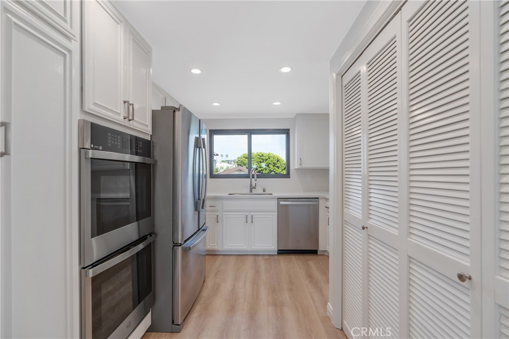 900 Cedar Street, Unit 308 El Segundo, CA 90245 - Photo 12 of 29 a kitchen with stainless steel appliances a refrigerator and a stove top oven
