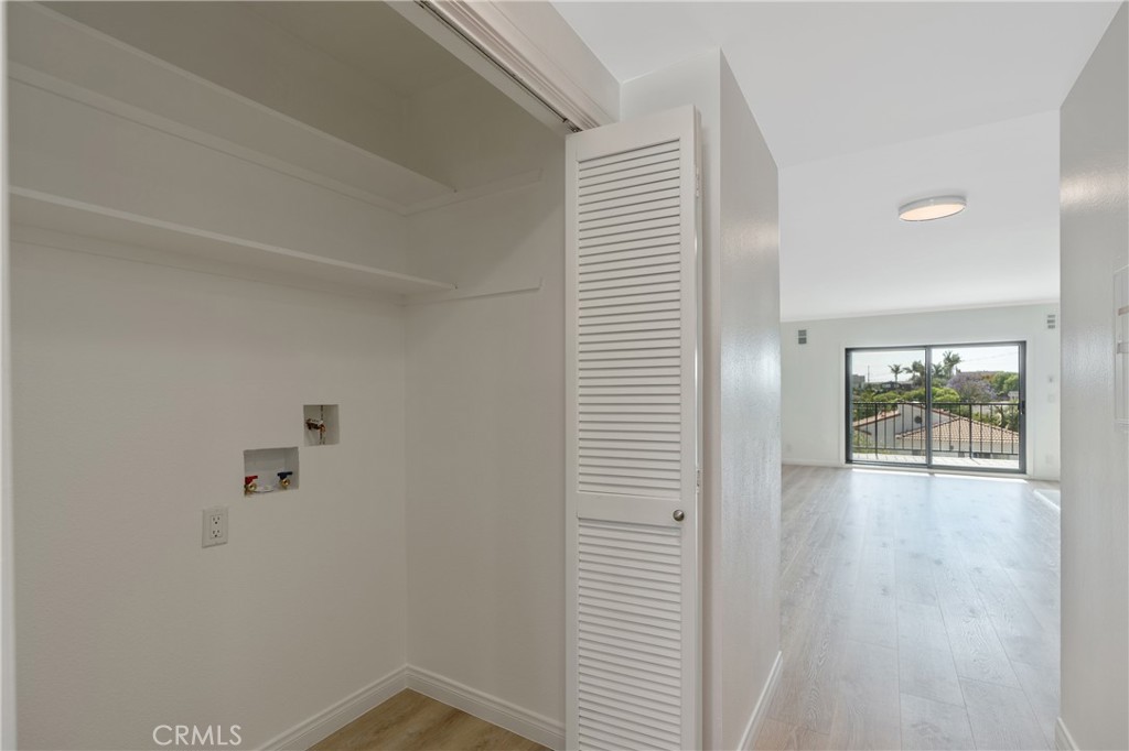 900 Cedar Street, Unit 308 El Segundo, CA 90245 - Photo 14 of 29 an empty room with wooden floor and windows