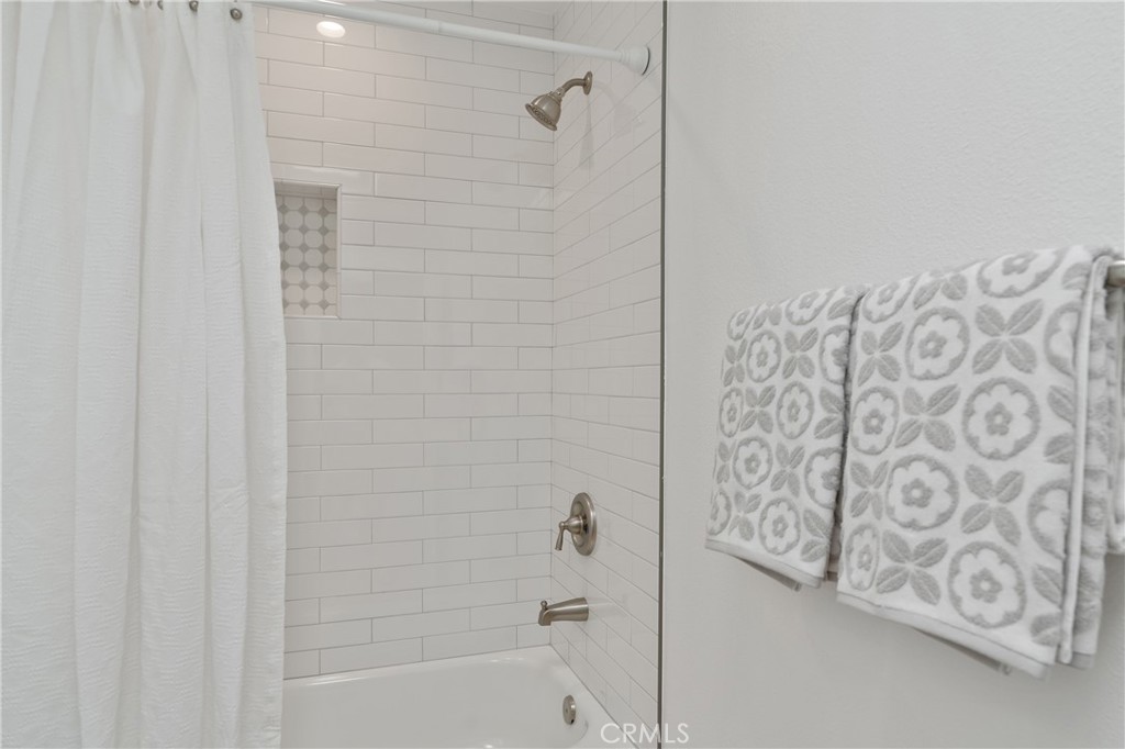 900 Cedar Street, Unit 308 El Segundo, CA 90245 - Photo 23 of 29 a bathroom with a bathtub and shower