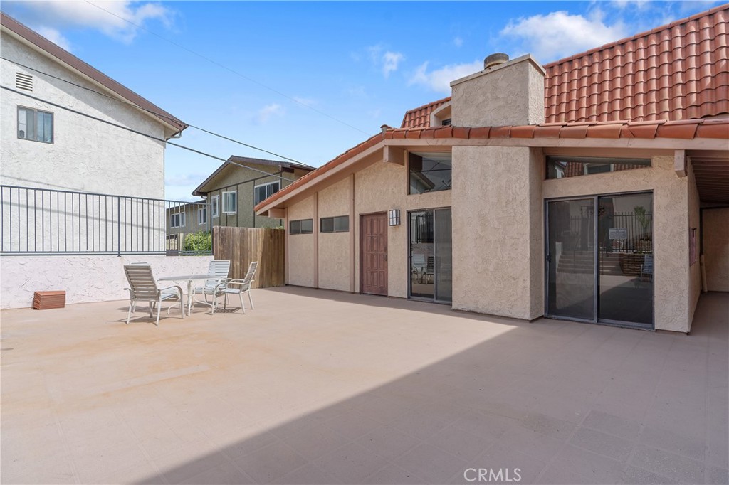 900 Cedar Street, Unit 308 El Segundo, CA 90245 - Photo 28 of 29 a view of a house with patio