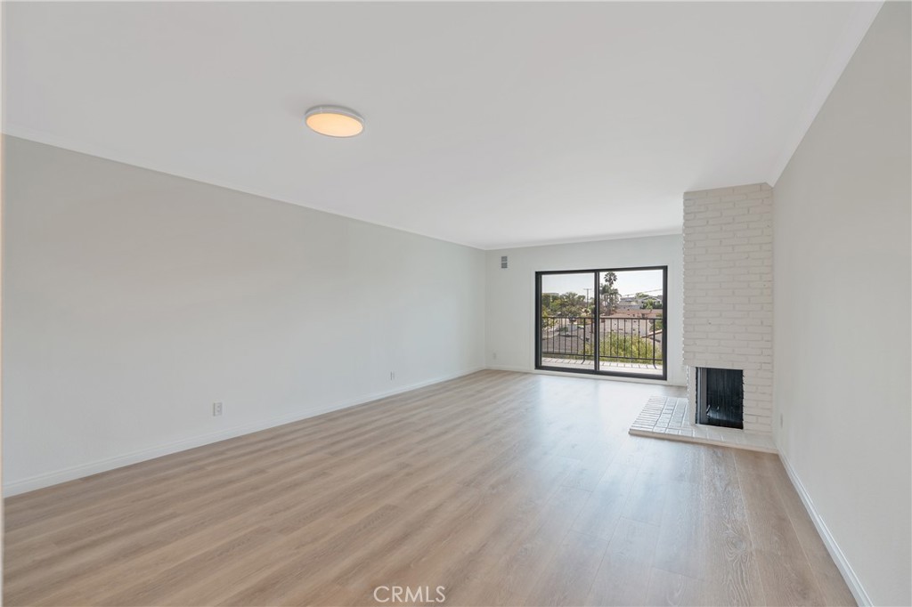900 Cedar Street, Unit 308 El Segundo, CA 90245 - Photo 7 of 29 an empty room with wooden floor and windows