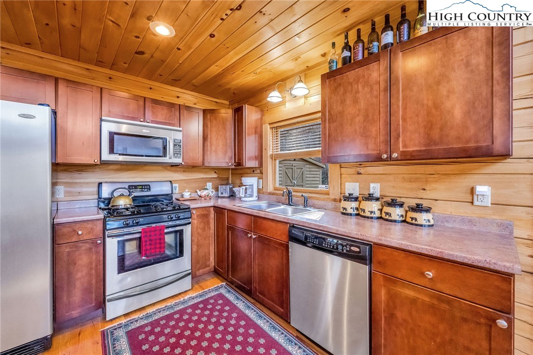 455 Round Knob Ridge Road West Jefferson, NC 28694 - Photo 20 of 46