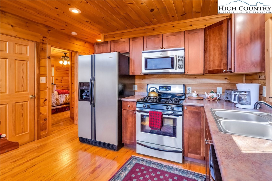 455 Round Knob Ridge Road West Jefferson, NC 28694 - Photo 21 of 46