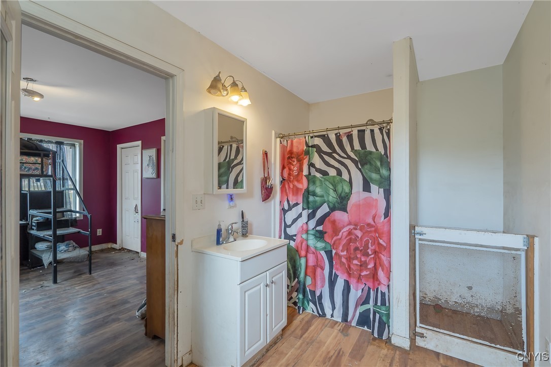 693 Masters Road Elbridge, NY 13060 - Photo 26 of 29 Primary bathroom with access to the mud room / lau