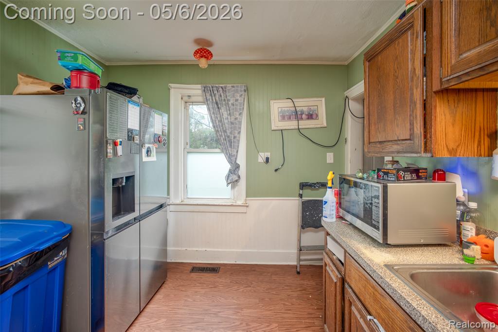 7276 Engleman Street Center Line, MI 48015 - Photo 4 of 17