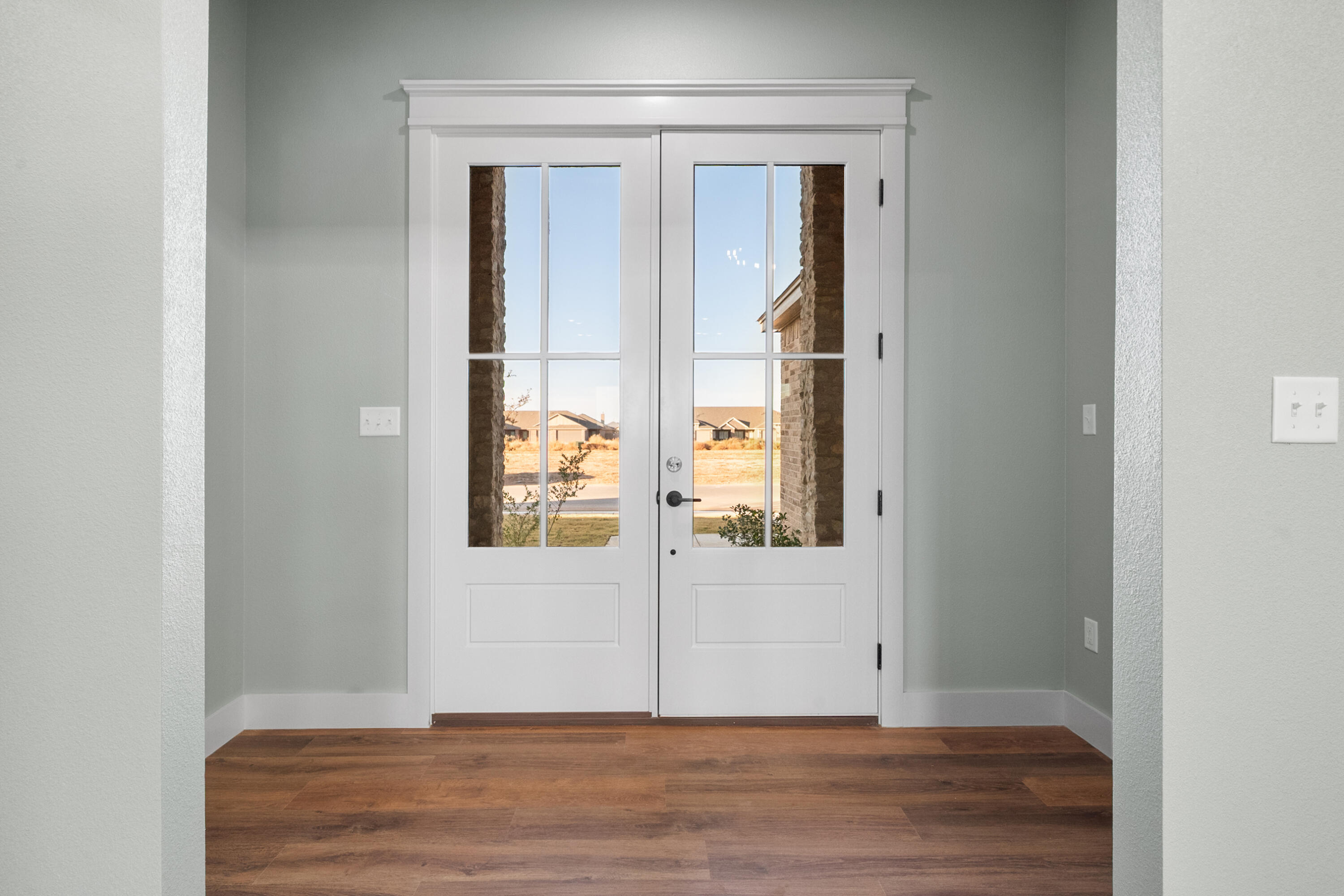 1121 North 6th Street Wolfforth, TX 79382 - Photo 5 of 31 an empty room with wooden floor and mirror