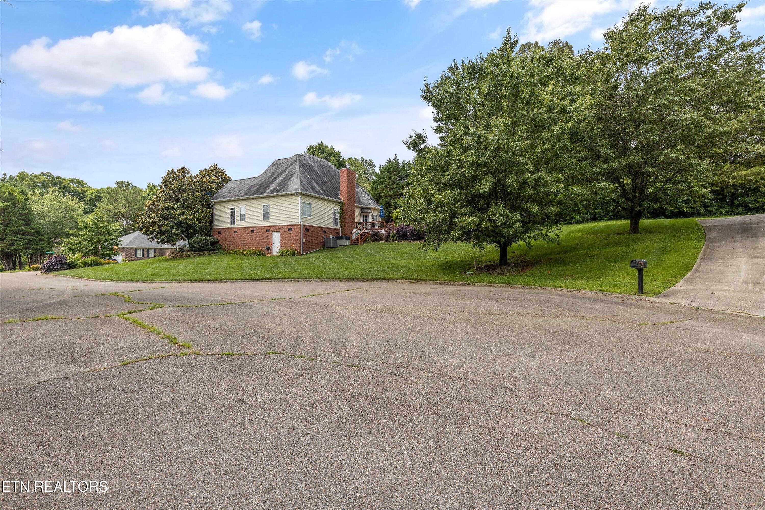 8014 Fieldstone Road Knoxville, TN 37938 - Photo 2 of 9 10-8014 Fieldstone Rd-09