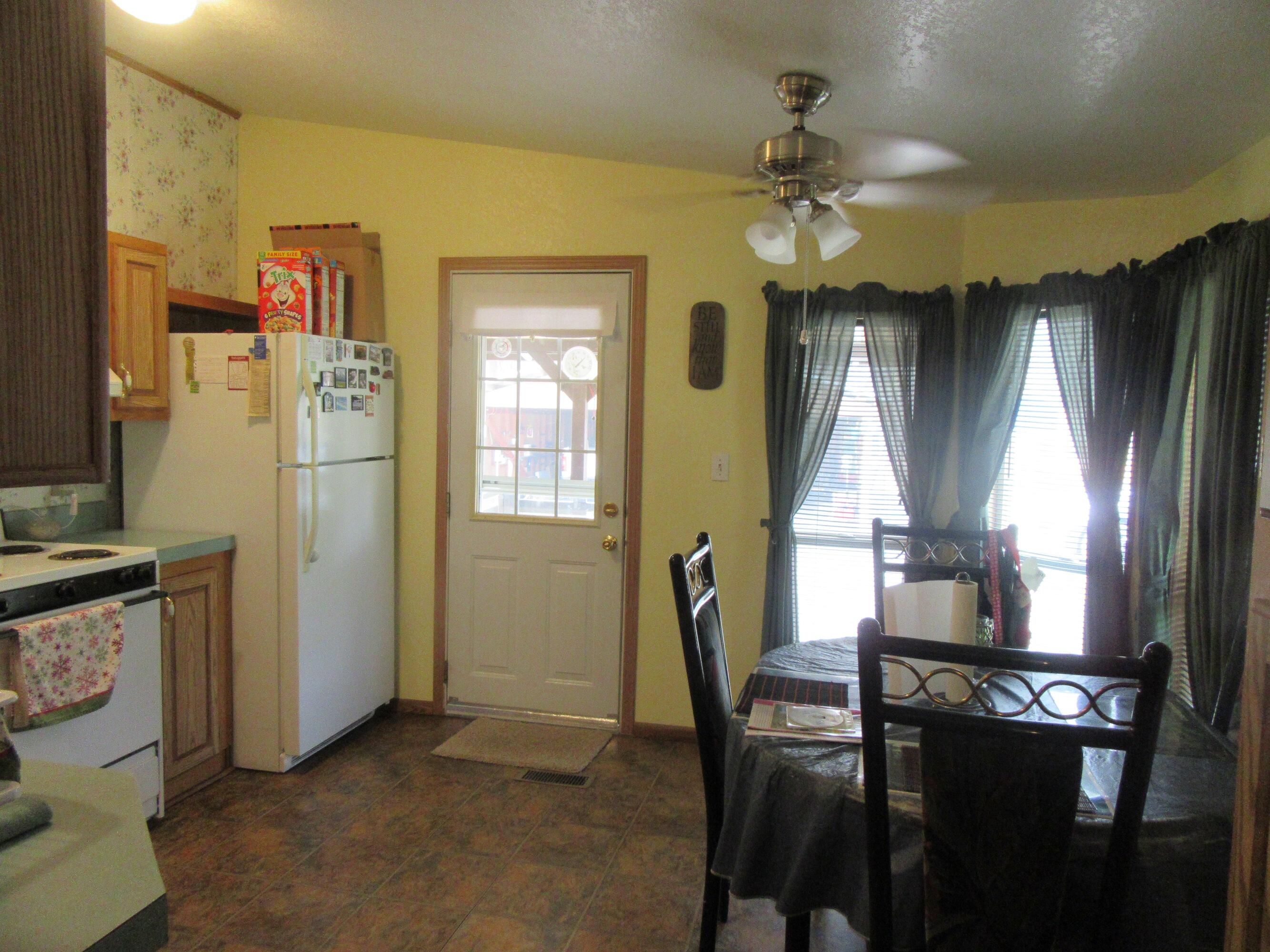 37187 Rollingwood Road Chiloquin, OR 97624 - Photo 13 of 33 Kitchen view 2