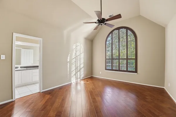 $2,700 | 56 Lakeridge Drive, The Woodlands, TX 77381