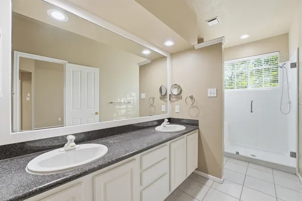 $2,700 | 56 Lakeridge Drive, The Woodlands, TX 77381