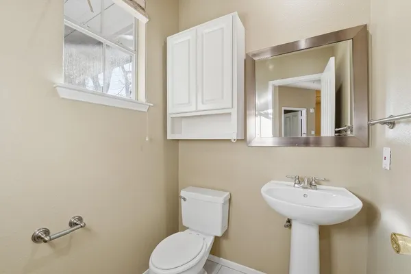 $2,700 | 56 Lakeridge Drive, The Woodlands, TX 77381