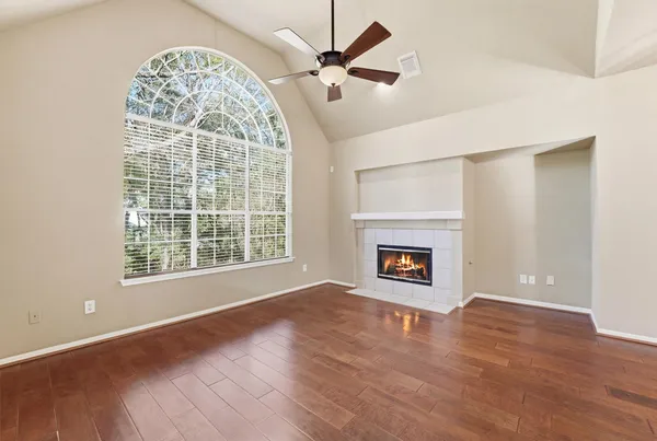 $2,700 | 56 Lakeridge Drive, The Woodlands, TX 77381