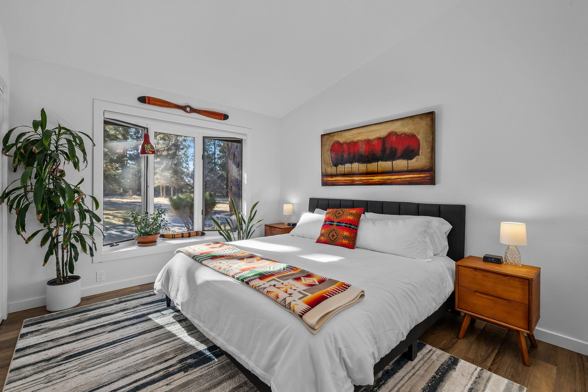 60340 Arnold Market Road Bend, OR 97702 - Photo 16 of 55 guest room main floor