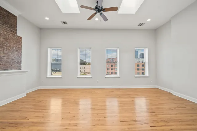 $3,900 | 287 Grand Street, Unit 3, Jersey City, NJ 07302