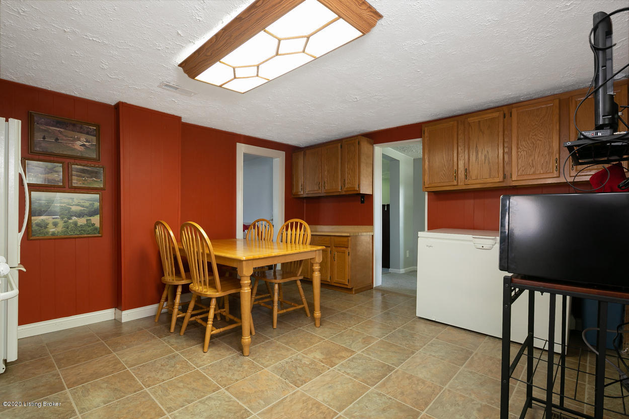 959 Houghlin Road Bloomfield, KY 40008 - Photo 13 of 24 17