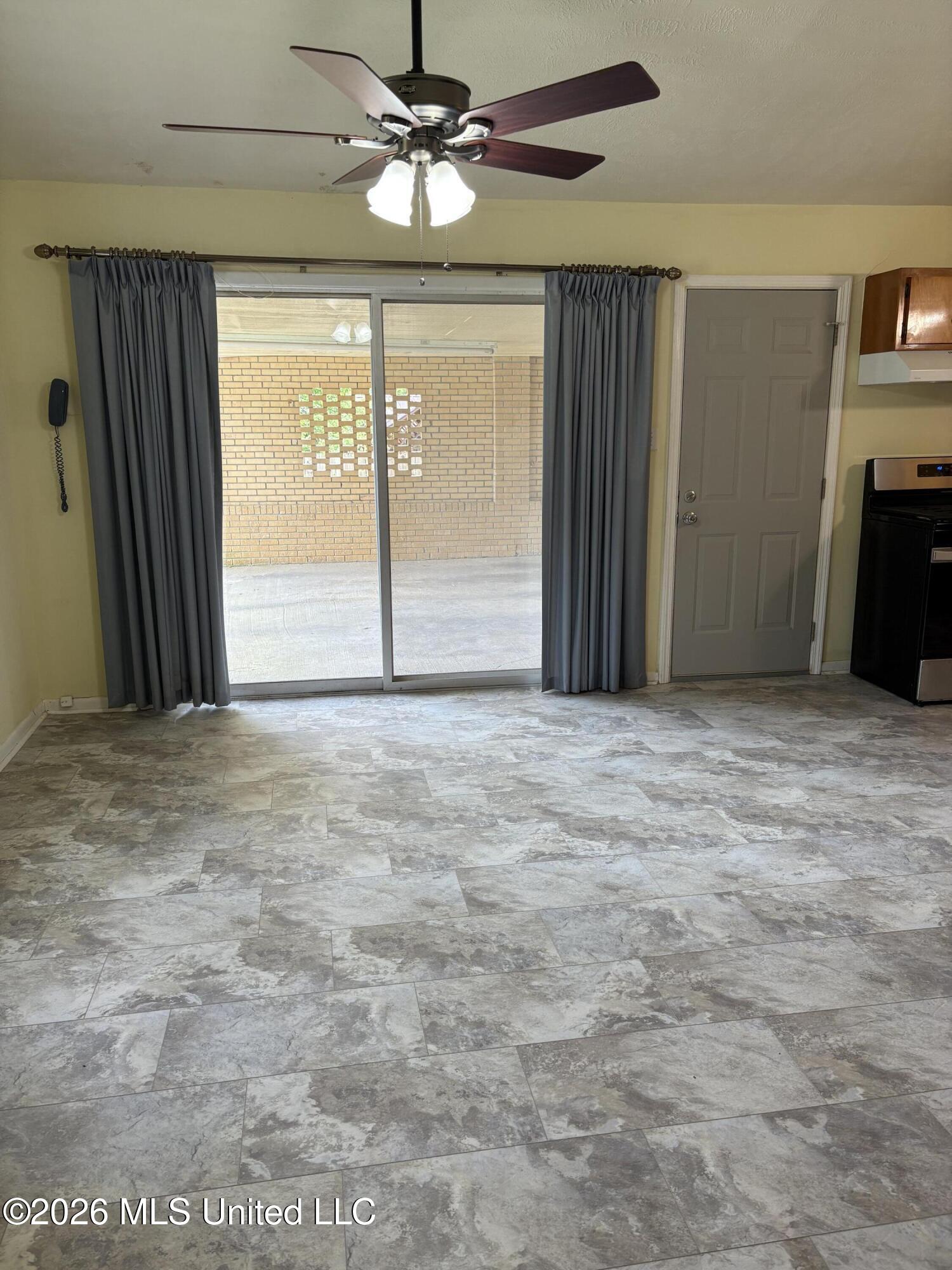 806 Bellevue Street Clinton, MS 39056 - Photo 3 of 12 IMG_8304