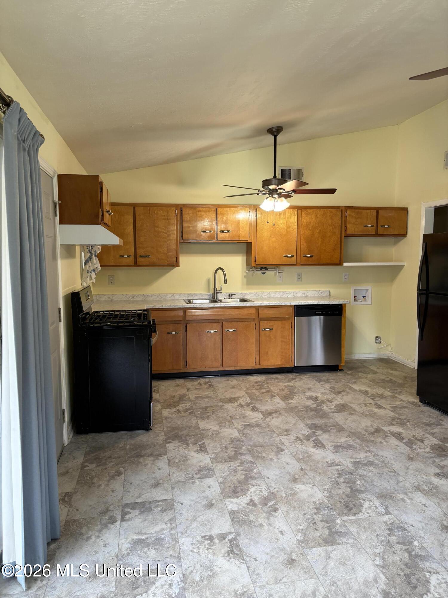 806 Bellevue Street Clinton, MS 39056 - Photo 5 of 12 IMG_8295