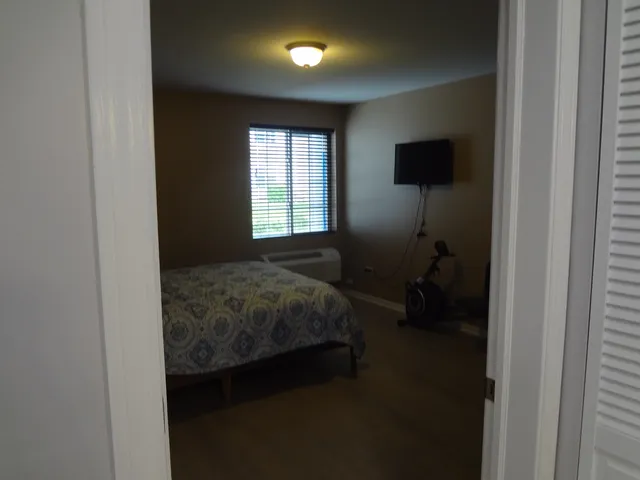 $210,600 | 2013 Silverstone Drive, Unit 2013, Carpentersville, IL 60110