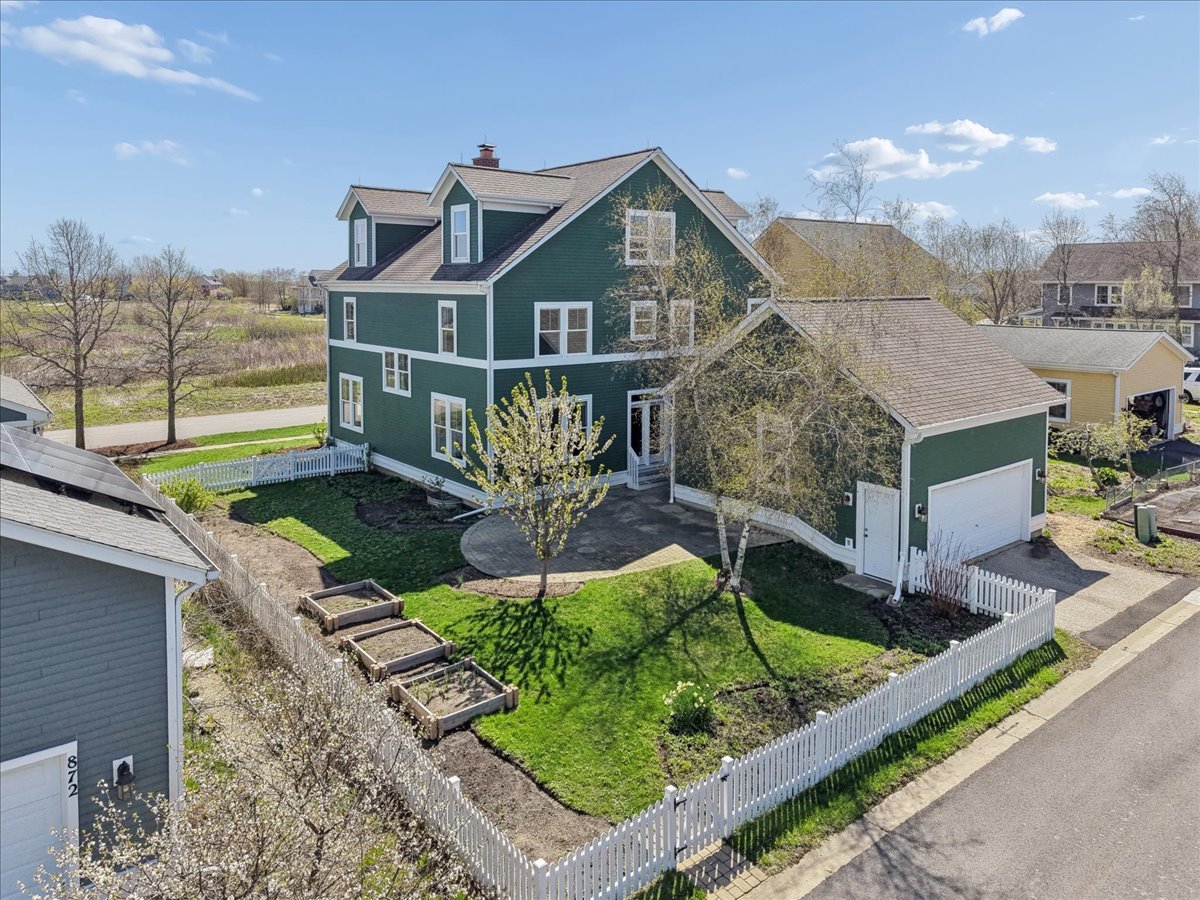 884 Blazing Star Road Grayslake, IL 60030 - Photo 2 of 37