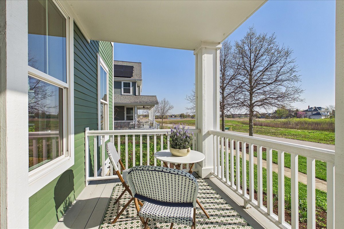 884 Blazing Star Road Grayslake, IL 60030 - Photo 4 of 37