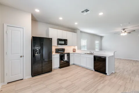 $244,000 | 8931 Hazel Birch, Elmendorf, TX 78112
