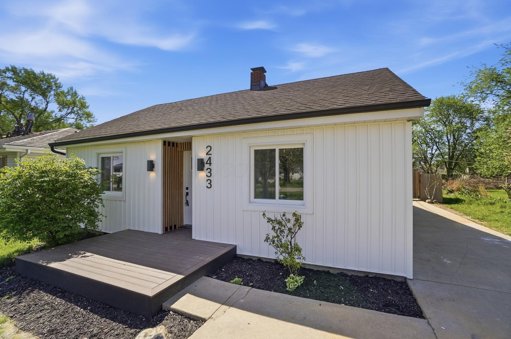 2433 Lindsay Road Columbus, OH 43207 - Photo 1 of 31