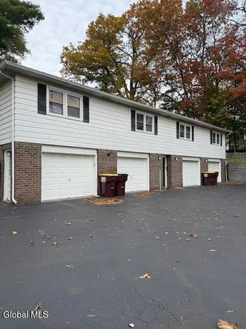 $1,900 | 7 A Elgin Street, Colonie, NY 12205