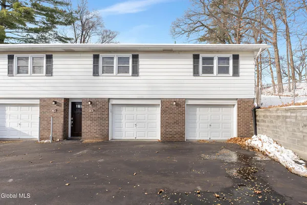 $1,700 | 7 A Elgin Street, Colonie, NY 12205