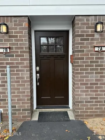 $1,900 | 7 A Elgin Street, Colonie, NY 12205