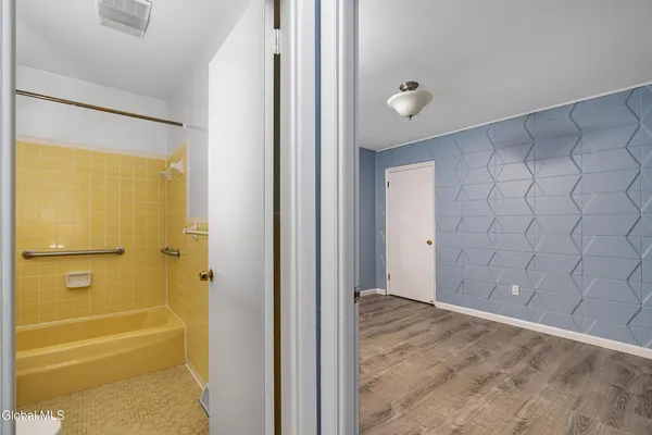 $1,700 | 7 A Elgin Street, Colonie, NY 12205