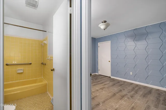 $1,700 | 7 A Elgin Street, Colonie, NY 12205