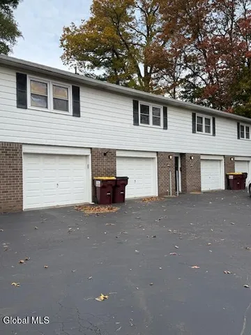 $1,900 | 7 A Elgin Street, Colonie, NY 12205