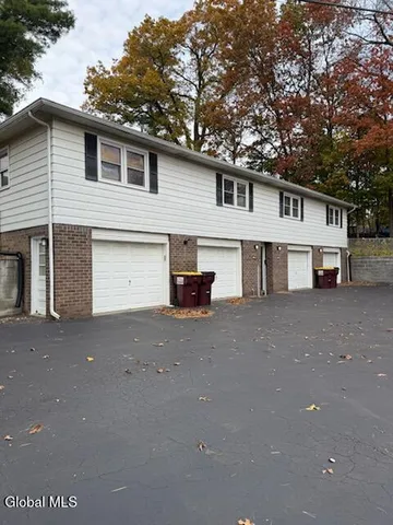 $1,900 | 7 A Elgin Street, Colonie, NY 12205